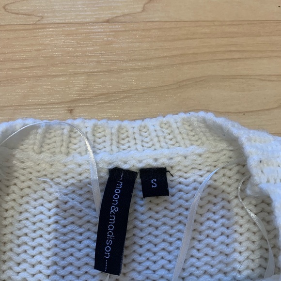White Cable Knit Sweater - Picture 2 of 4